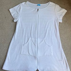 White beach cover up with a cross zip and pockets